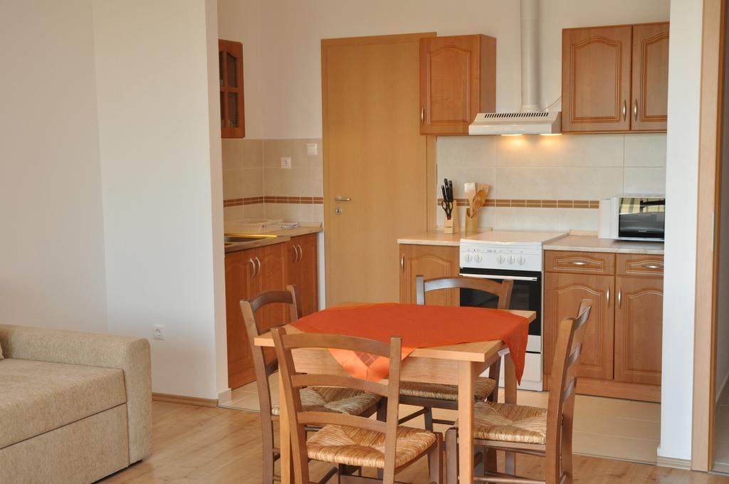 Tisza Palota Apartmanok Szeged Værelse billede